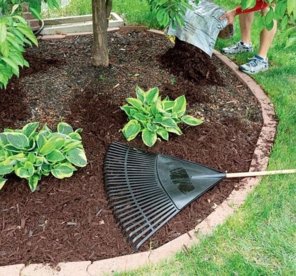 Hardwood mulch 2